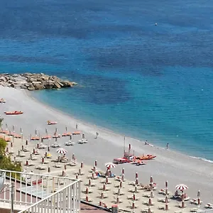 una-finestra-sul-mare-home-1.hotelitalianriviera.com/